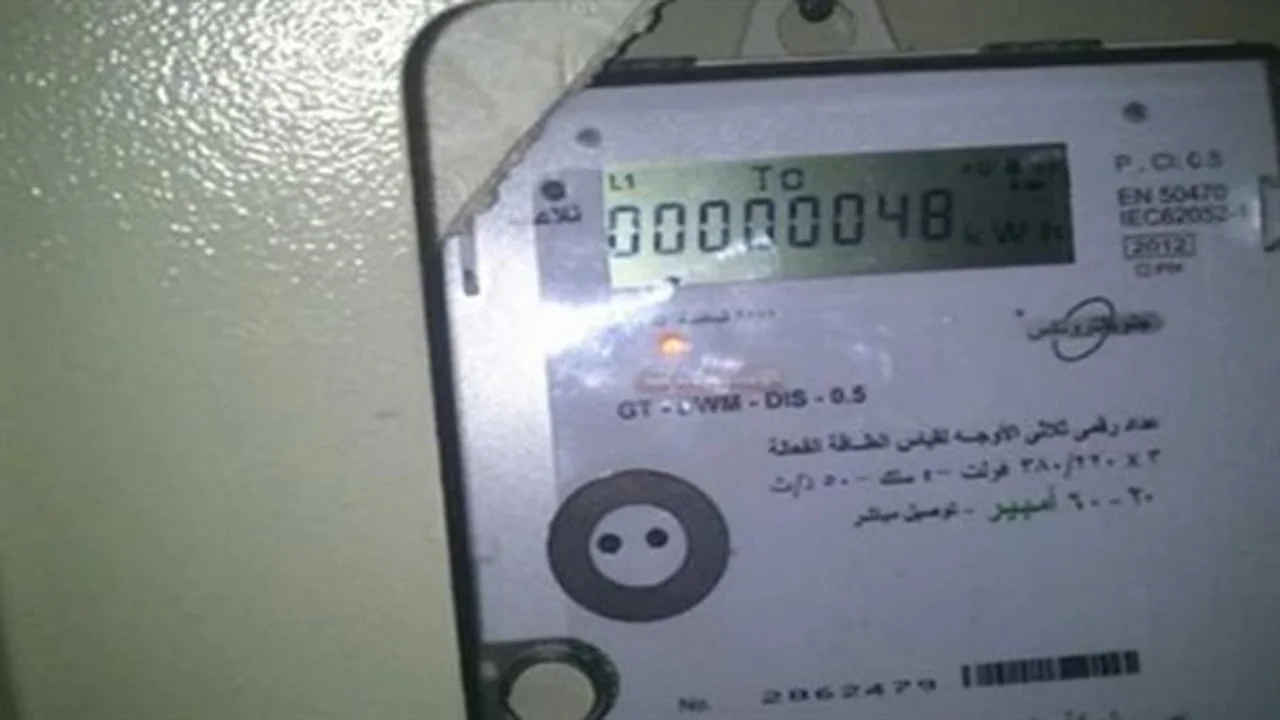 مخالفات الشبكة.. أسباب تقنية تدفع شركات الكهرباء لسحب عدادات المنازل فوراً